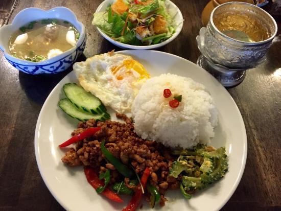 Khunmae Okubo Eki South Entrance